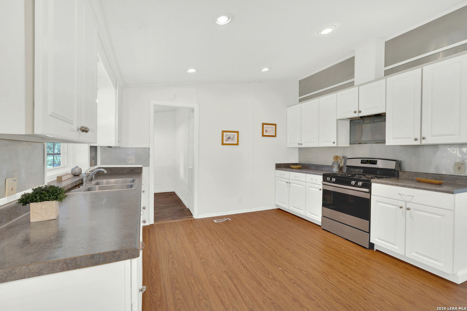 305 Elm Mcqueeney TX 78123