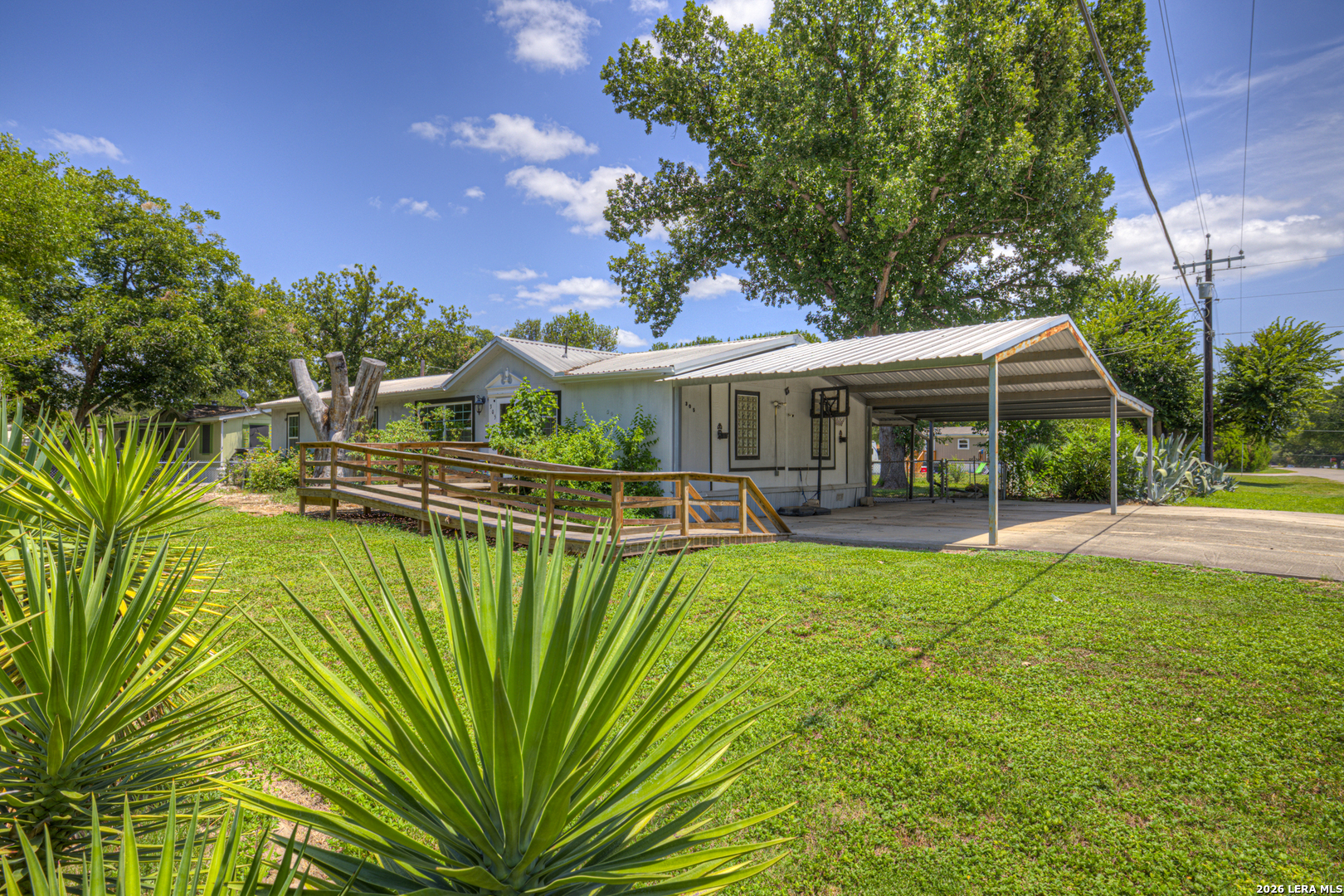 305 Elm Mcqueeney TX 78123