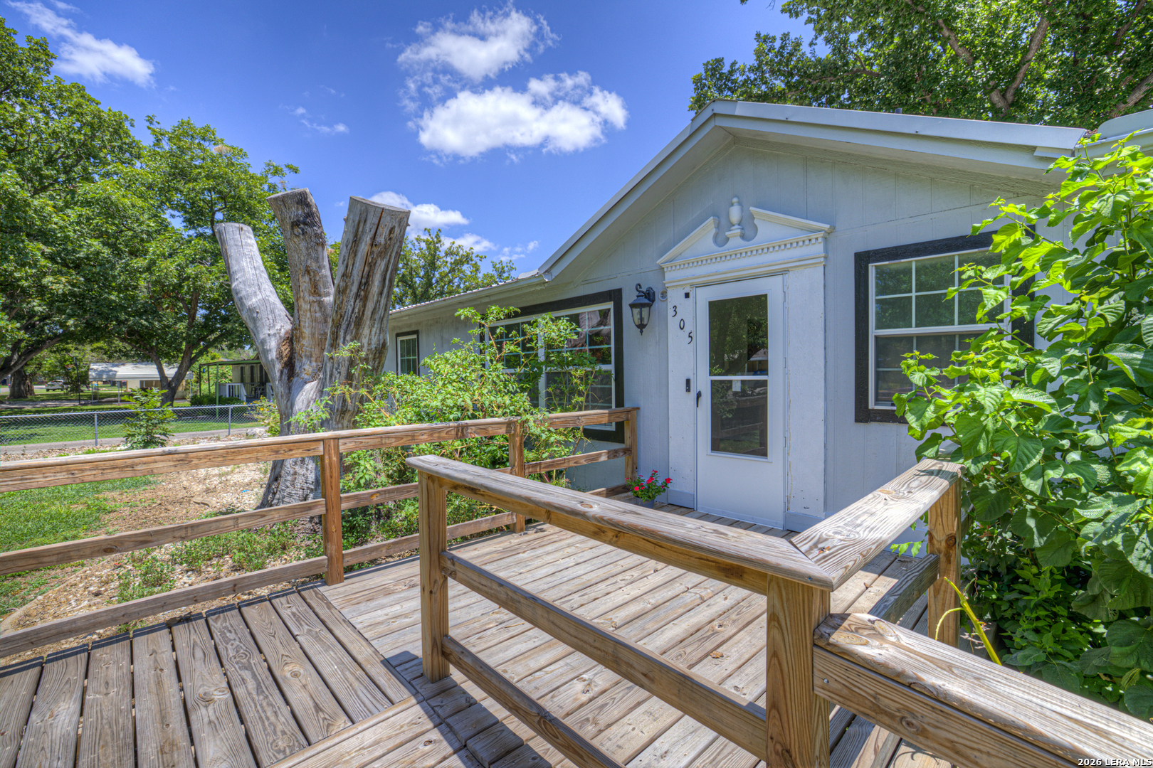 305 Elm Mcqueeney TX 78123