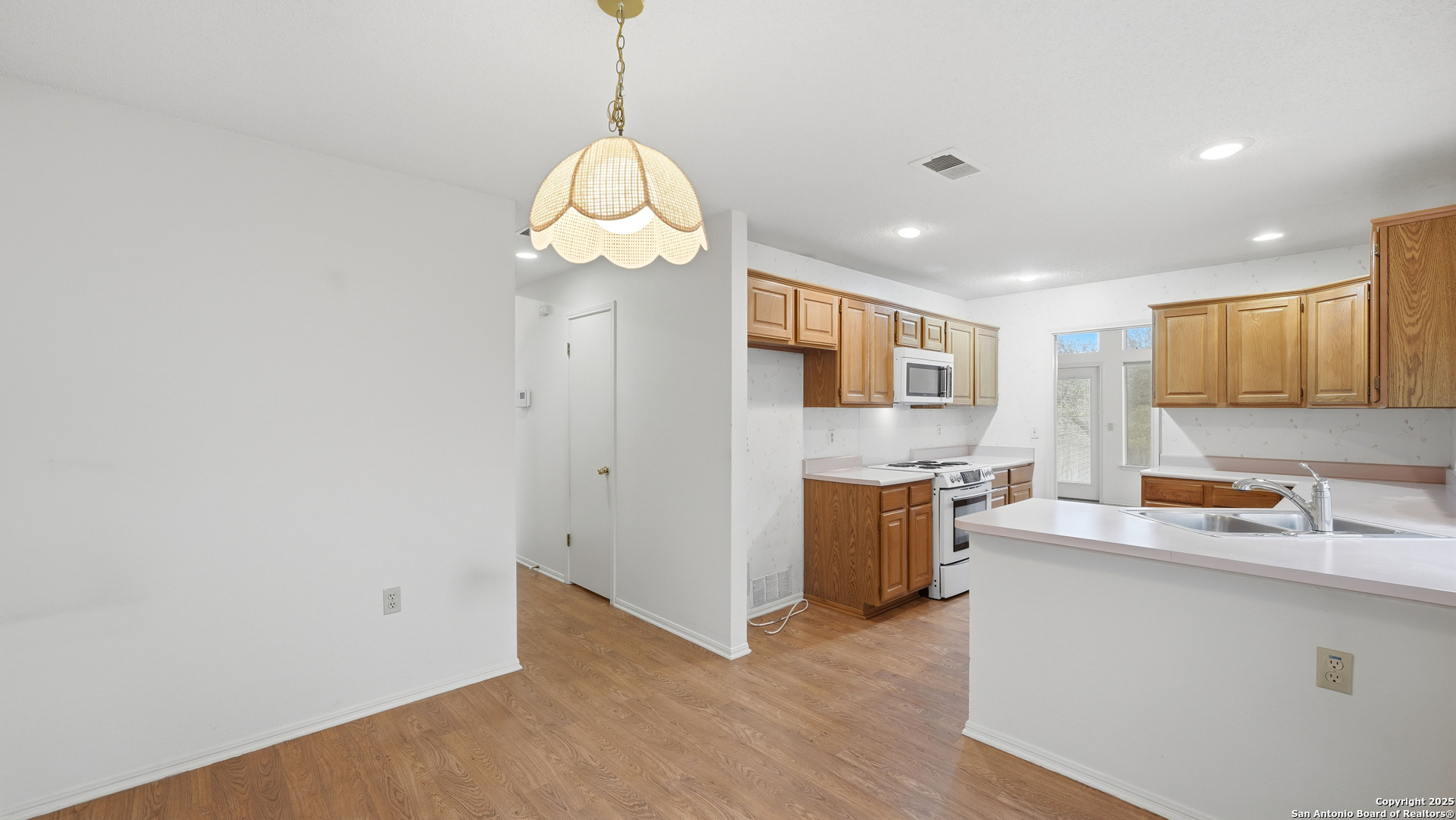 8603 Collingwood Universal City TX 78148