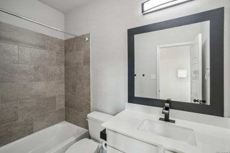 1222 Cadogan Squire San Antonio TX 78260
