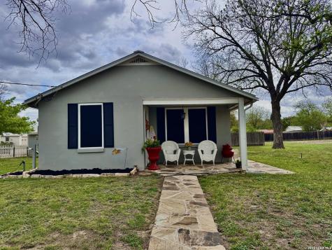 1615 Lorenzo Street Castroville TX 78009