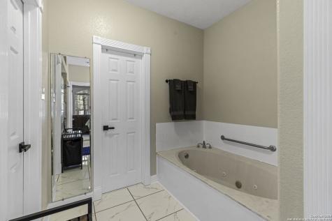 771 Hillje Kingsbury TX 78638