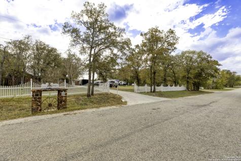 771 Hillje Kingsbury TX 78638