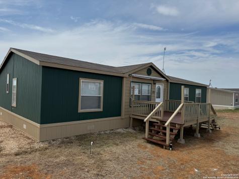 207 Persimmon Pleasanton TX 78064