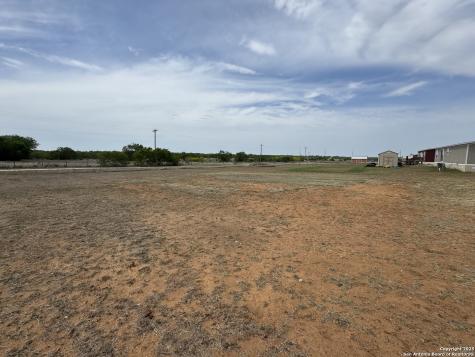 207 Persimmon Pleasanton TX 78064
