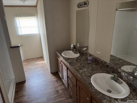207 Persimmon Pleasanton TX 78064