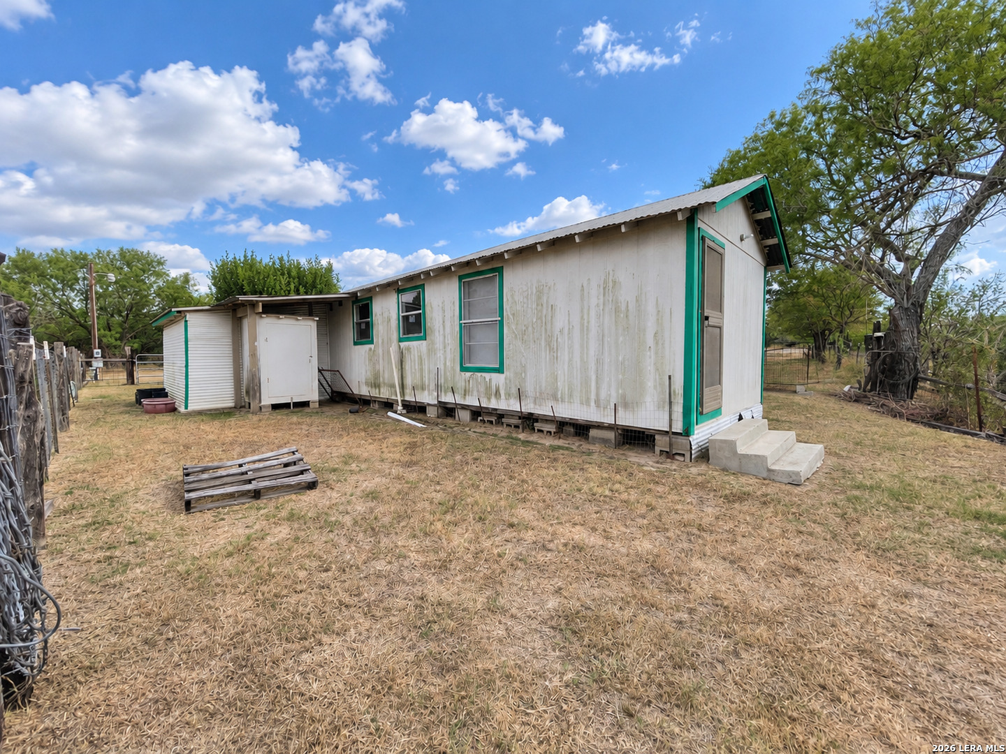 19195 Fm 791 Campbellton TX 78064