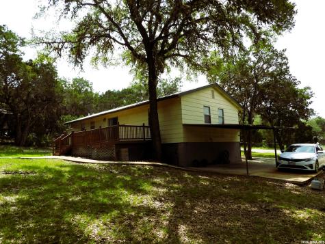 448 White Bass Drive Lakehills TX 78063