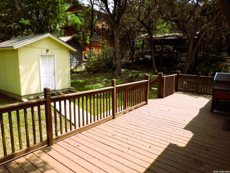 448 White Bass Drive Lakehills TX 78063