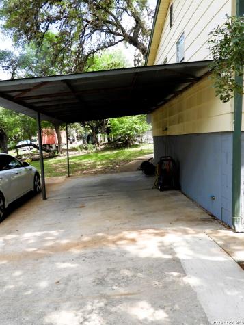 448 White Bass Drive Lakehills TX 78063