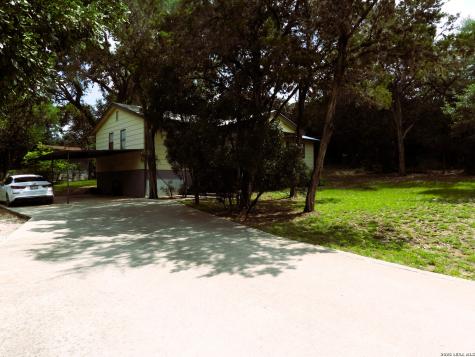 448 White Bass Drive Lakehills TX 78063