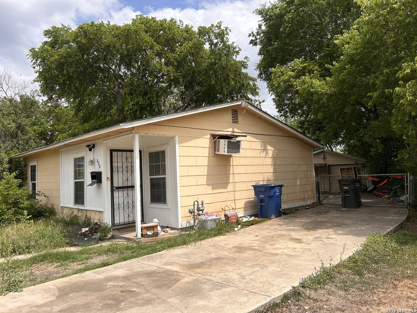 154 E Hutchins San Antonio TX 78221