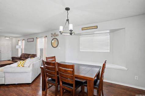 8707 Laguna Rio San Antonio TX 78251