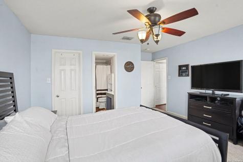 8707 Laguna Rio San Antonio TX 78251