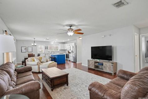8707 Laguna Rio San Antonio TX 78251