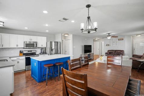 8707 Laguna Rio San Antonio TX 78251