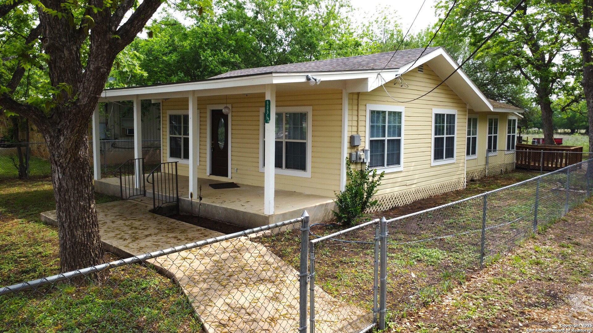 605 Avenue M Hondo TX 78861