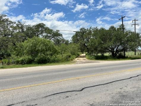 7527 N Highway 16 Poteet TX 78065