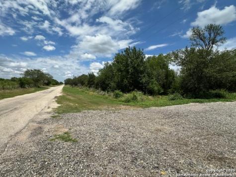 7527 N Highway 16 Poteet TX 78065