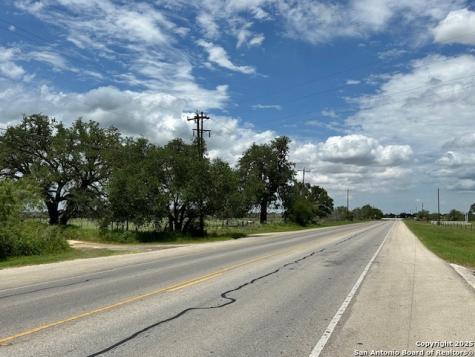 7527 N Highway 16 Poteet TX 78065