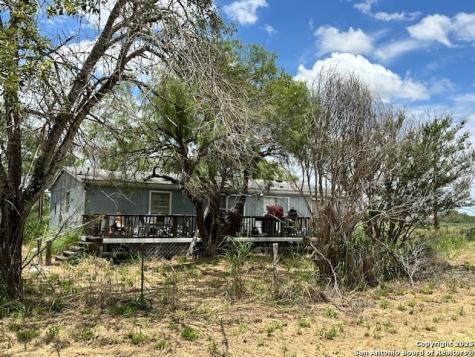 7527 N Highway 16 Poteet TX 78065