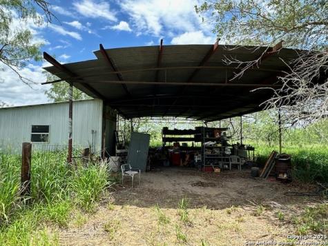 7527 N Highway 16 Poteet TX 78065
