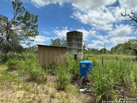 7527 N Highway 16 Poteet TX 78065
