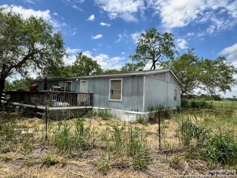7527 N Highway 16 Poteet TX 78065