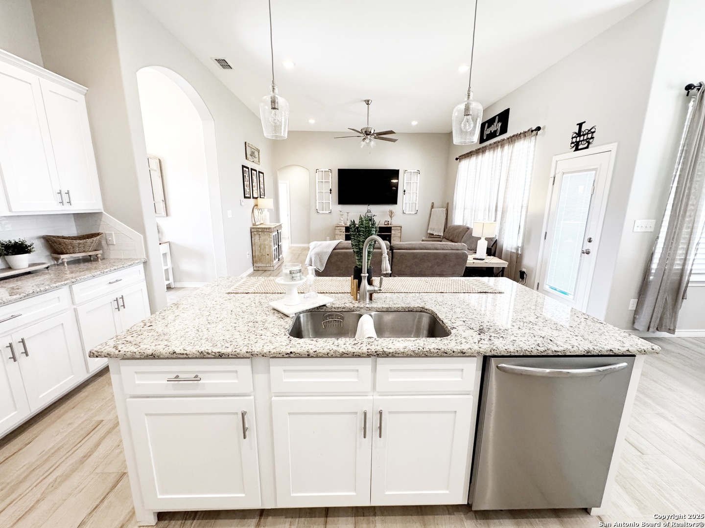 1683 Vista View Pleasanton TX 78064