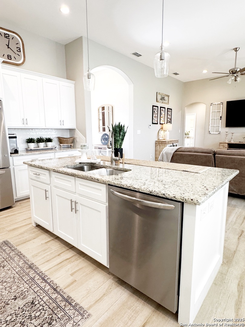 1683 Vista View Pleasanton TX 78064