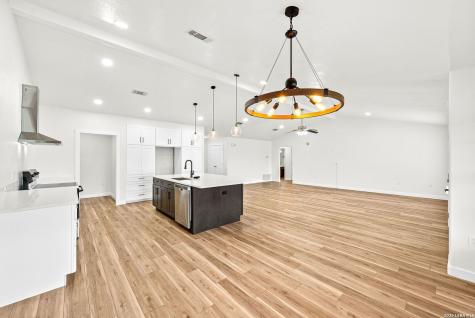 122 Castlewood Drive Seguin TX 78155