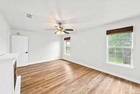 122 Castlewood Drive Seguin TX 78155