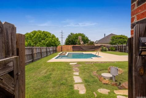 122 Castlewood Drive Seguin TX 78155