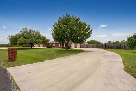 122 Castlewood Drive Seguin TX 78155