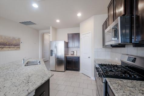 512 Saltlick Schertz TX 78108
