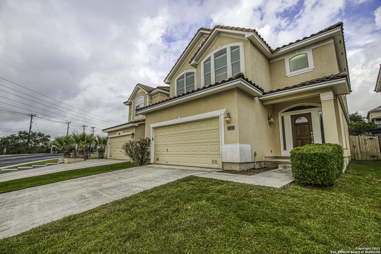 1111 Pinnacle Falls San Antonio TX 78260