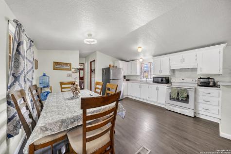 11791 Kinney Road Atascosa TX 78002