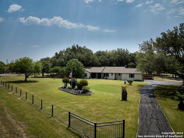 428 Ringaskiddy Circle Floresville TX 78114