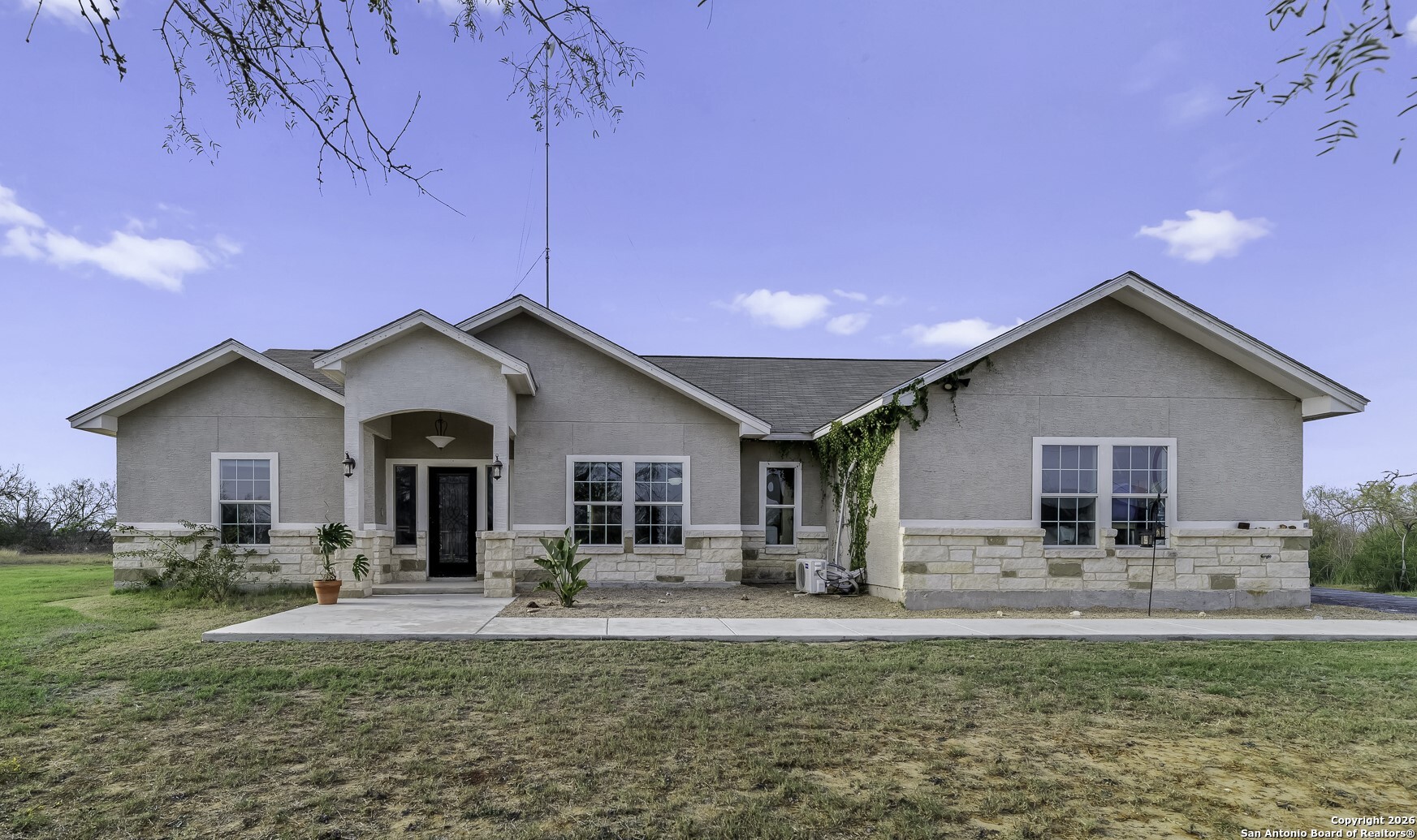 105 Hidden Haven Floresville TX 78114