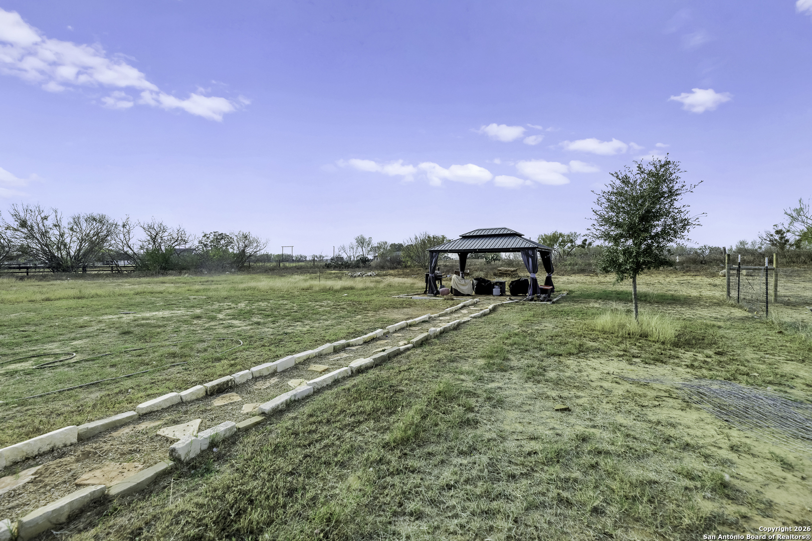 105 Hidden Haven Floresville TX 78114