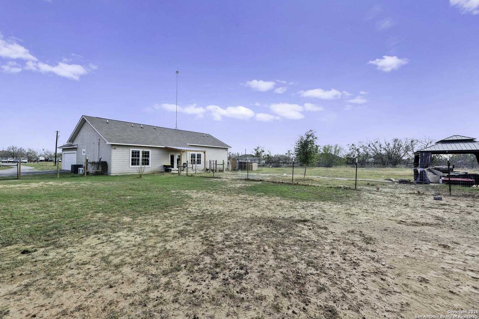 105 Hidden Haven Floresville TX 78114