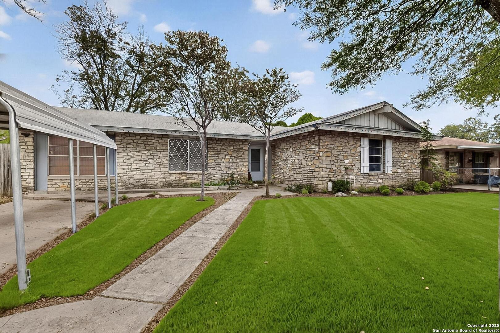 5215 Village Row San Antonio TX 78218