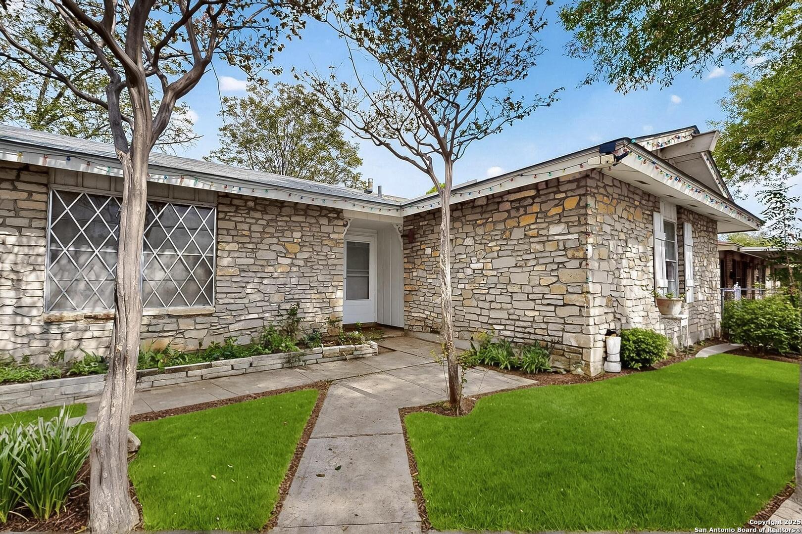 5215 Village Row San Antonio TX 78218