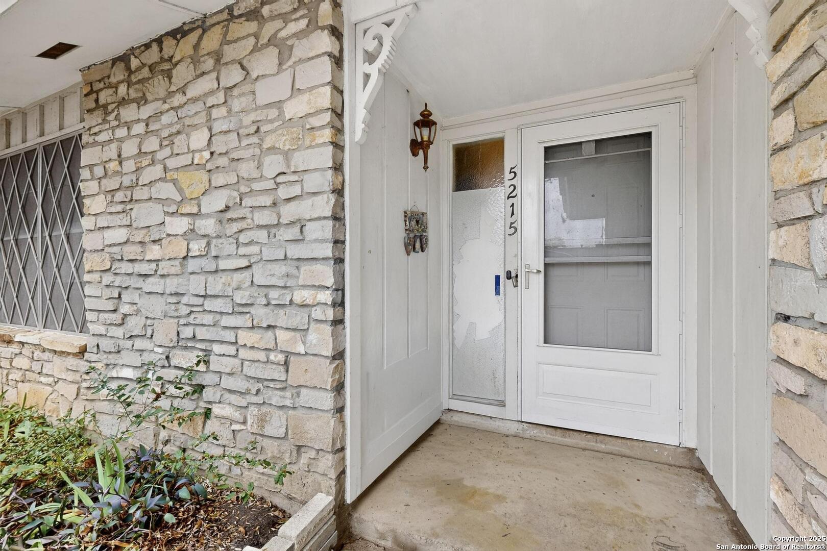 5215 Village Row San Antonio TX 78218