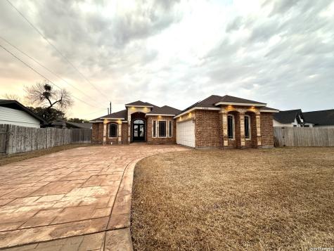 1503 Lewis Kingsville TX 78363