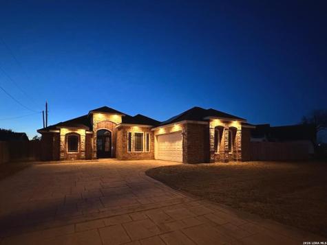 1503 Lewis Kingsville TX 78363