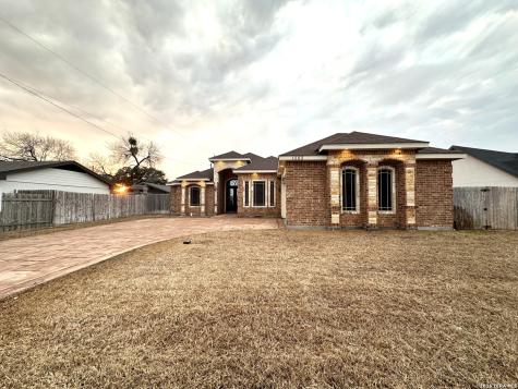 1503 Lewis Kingsville TX 78363