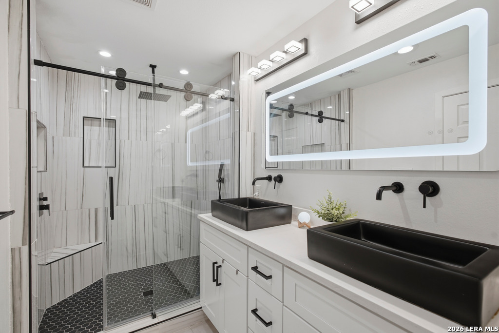 275 E Fair Oaks Place Alamo Heights TX 78209