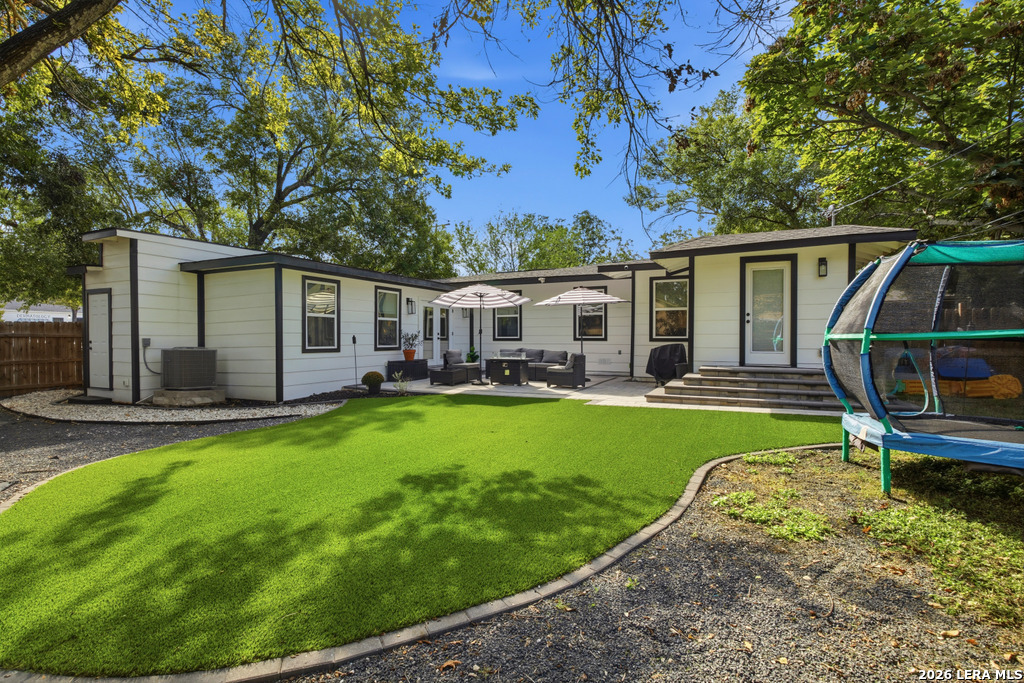 275 E Fair Oaks Place Alamo Heights TX 78209
